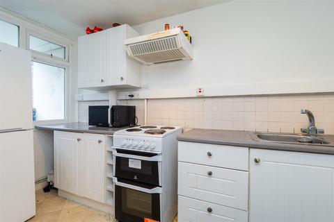 1 bedroom flat for sale, Benhill Wood Road, Sutton