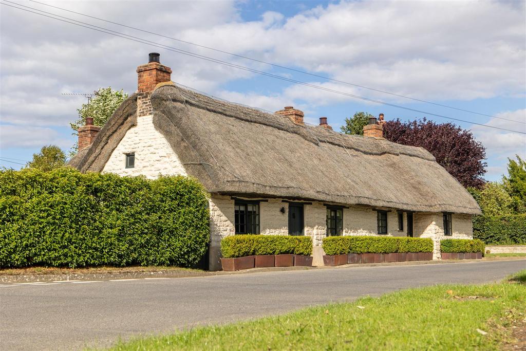 Black Eagle Cottage External 3.jpg