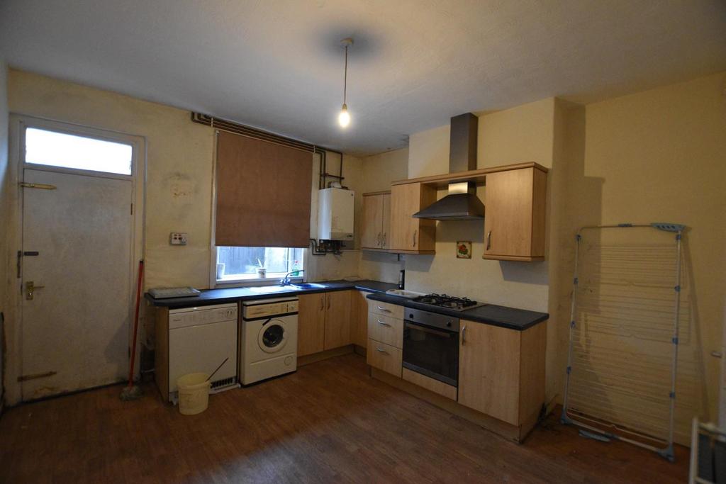 Heath Street, Burnley 2 bed terraced house £35,000