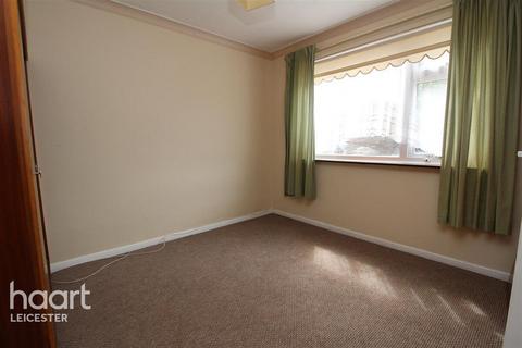 2 bedroom flat to rent, Henray Avenue, Leicester