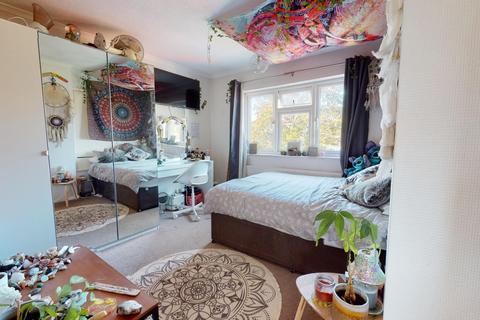 31 Codrington Gardens, Gravesend, DA12 5DB