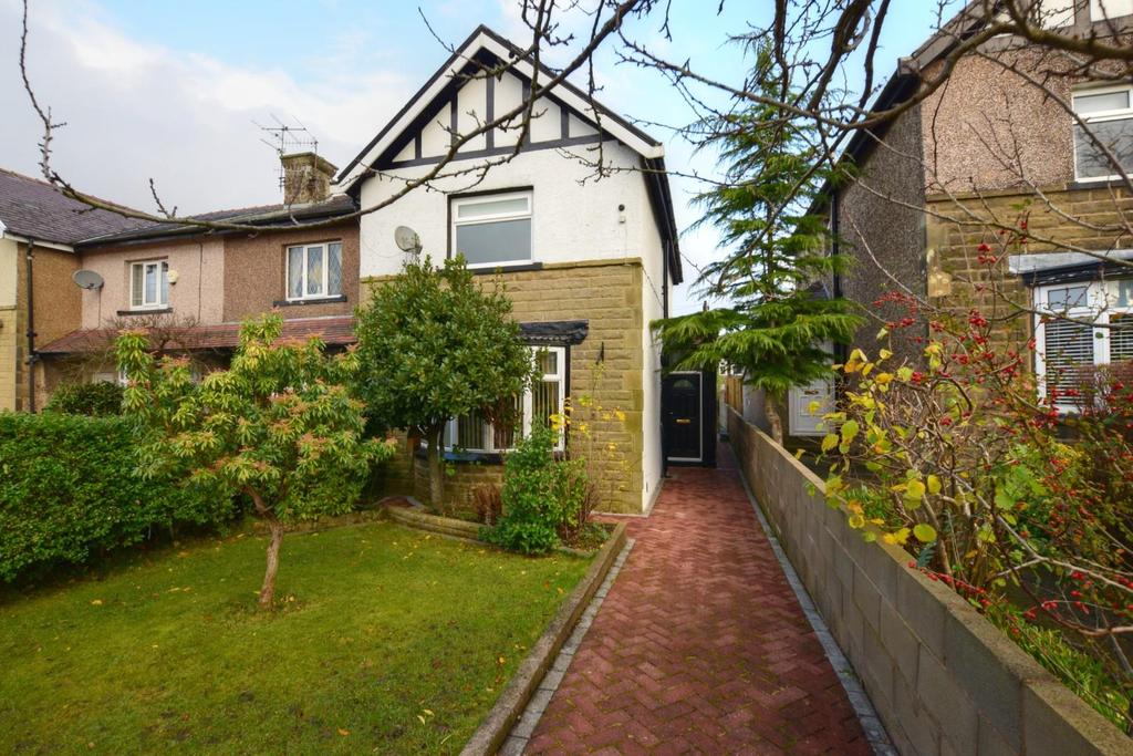 Brier Crescent, Nelson 2 bed terraced house £750 pcm (£173 pw)