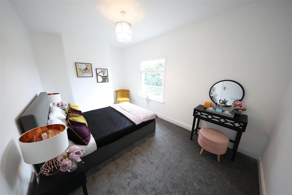 Marine Avenue, North Ferriby 2 bed terraced house £180,000