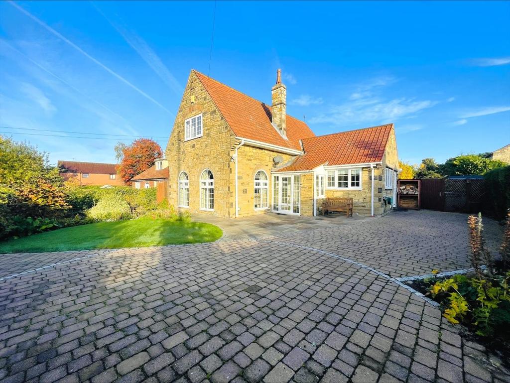 Old Vicarage Lane, Monk Fryston, Leeds 4 bed detached house £500,000