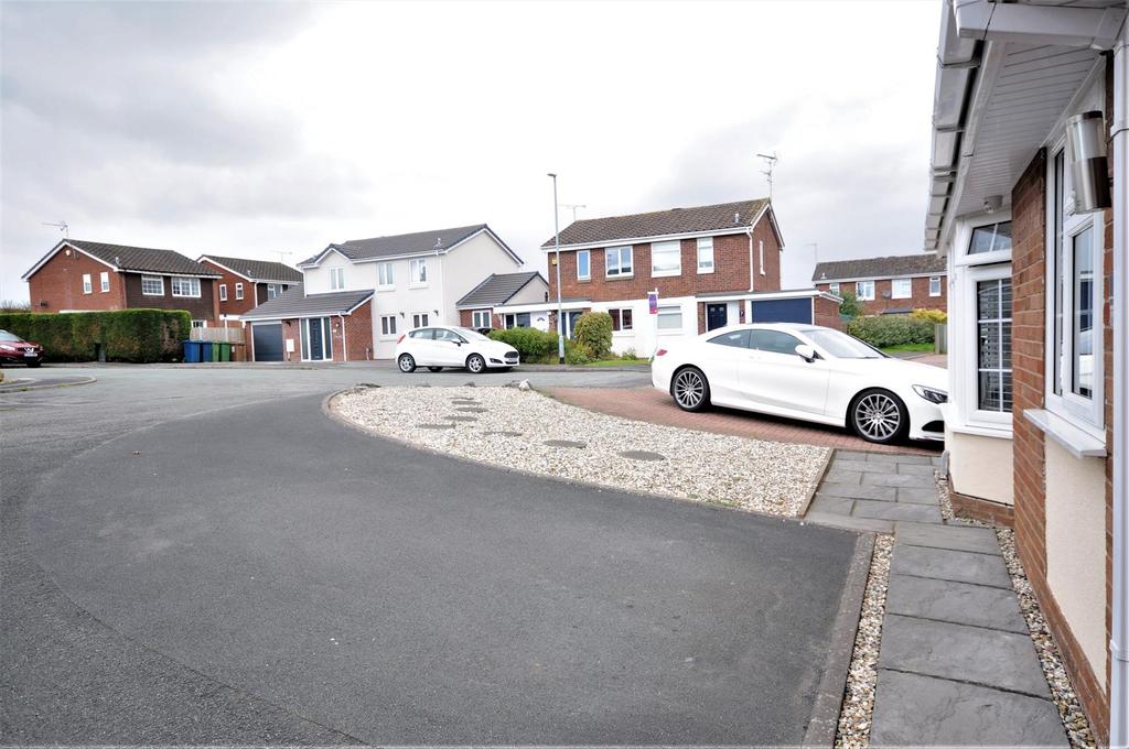 Newlands Close, Stone 2 bed detached bungalow £350,000