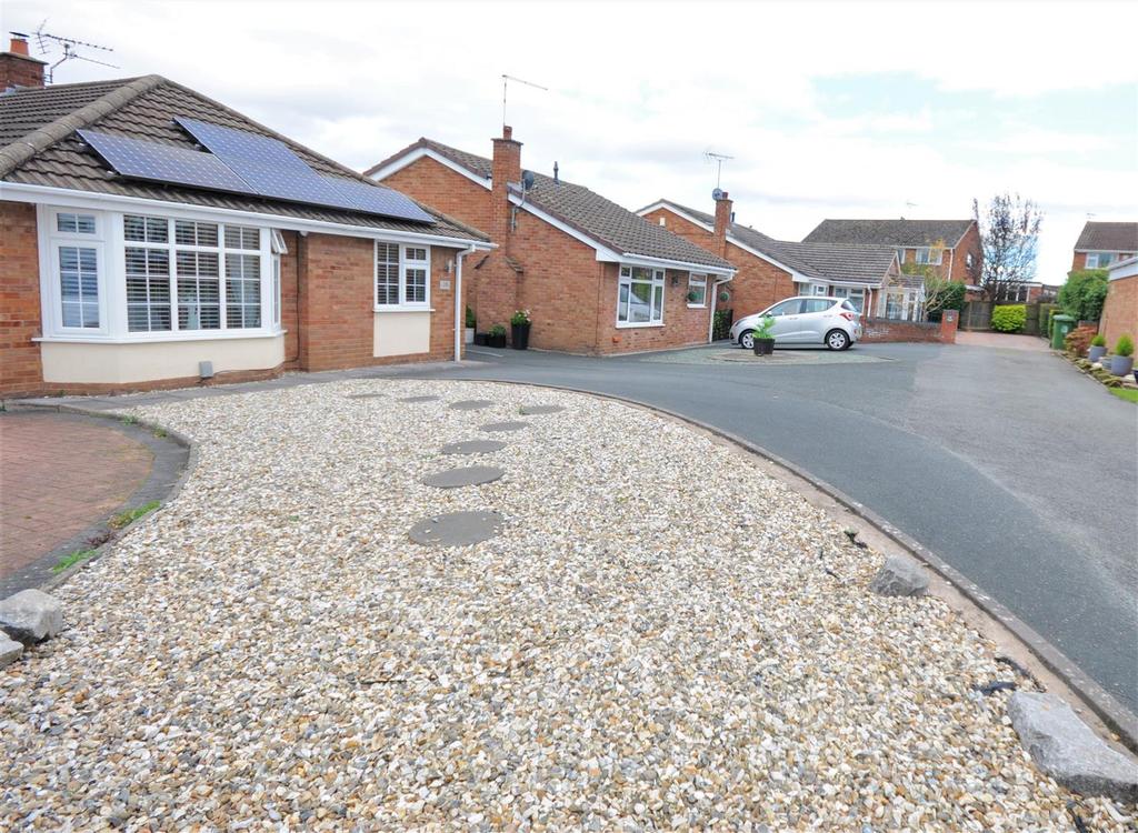 Newlands Close, Stone 2 bed detached bungalow £350,000