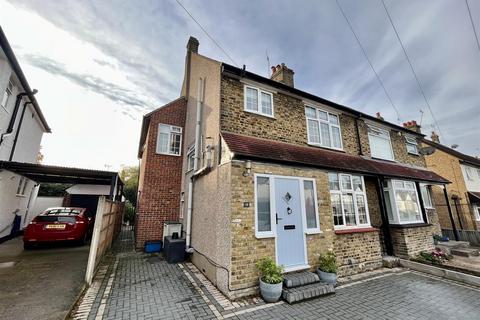 18 Titian Avenue, Bushey Heath, Bushey, WD23 4GB