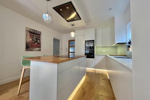 18 Titian Avenue, Bushey Heath, Bushey, WD23 4GB