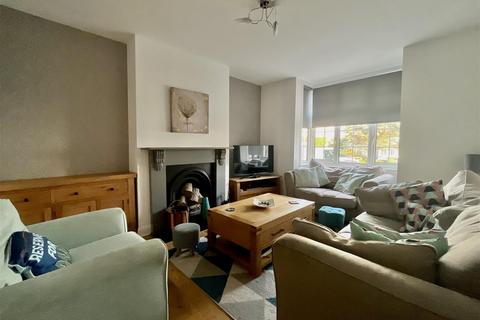 18 Titian Avenue, Bushey Heath, Bushey, WD23 4GB