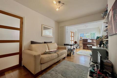 18 Titian Avenue, Bushey Heath, Bushey, WD23 4GB