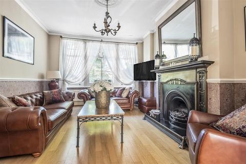 4 bedroom terraced house for sale, Chimes Avenue, London