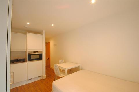 Studio to rent - Willoughby Road, Turnpike Lane, London