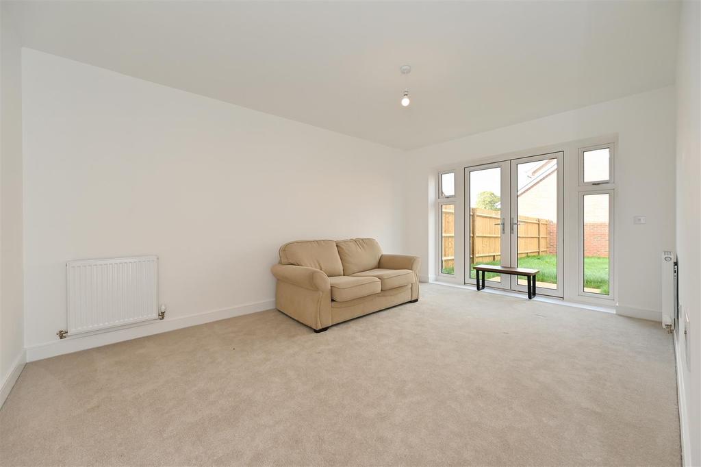 Steeple Chase Way, Dales Road, Fontwell 4 bed house £1,800 pcm (£415 pw)