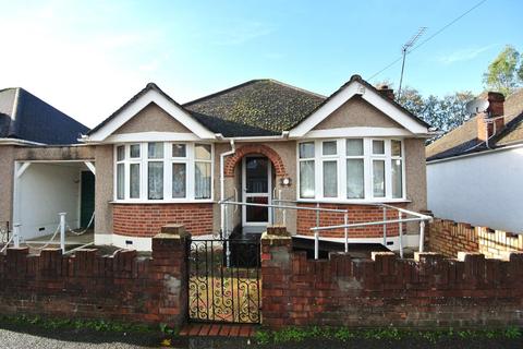 2 bedroom detached bungalow for sale - Marlborough Road, Ashford