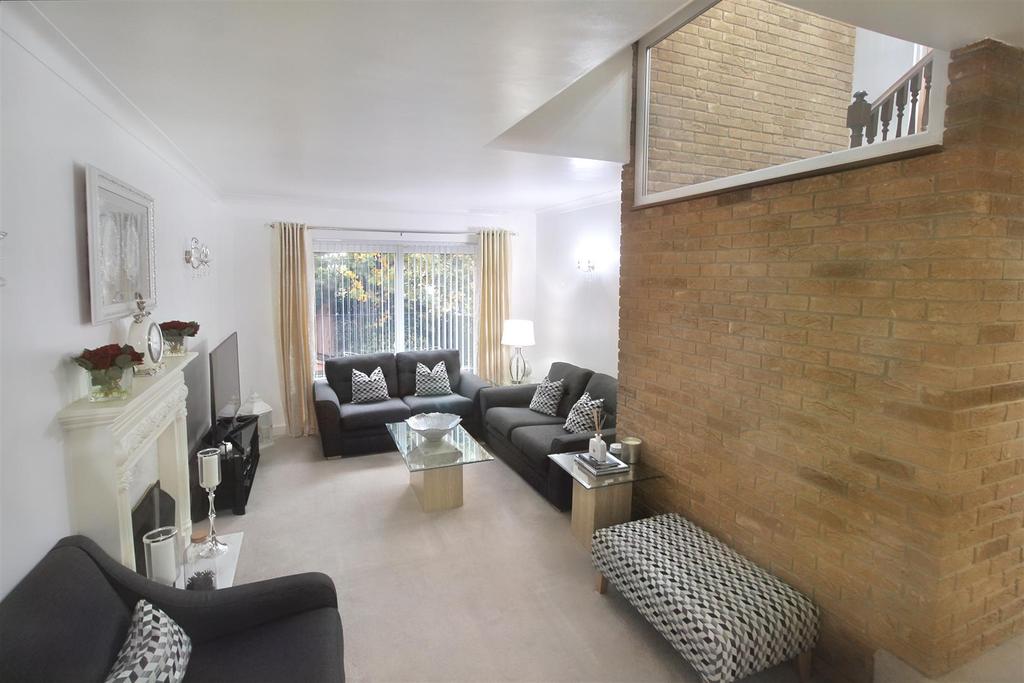 Lawrence Road, Marsh, Huddersfield, HD1 4LW 5 bed detached house for