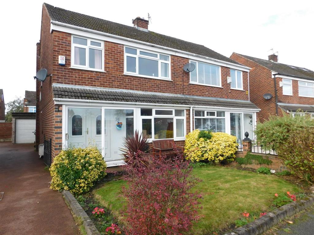 Birch Avenue, Failsworth, Manchester 3 bed semidetached house £975