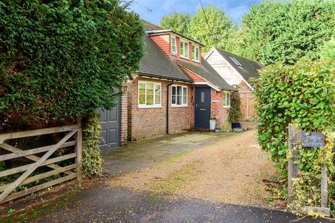 Jonifers Farnham Road, Sheet, Petersfield, GU32 2AP