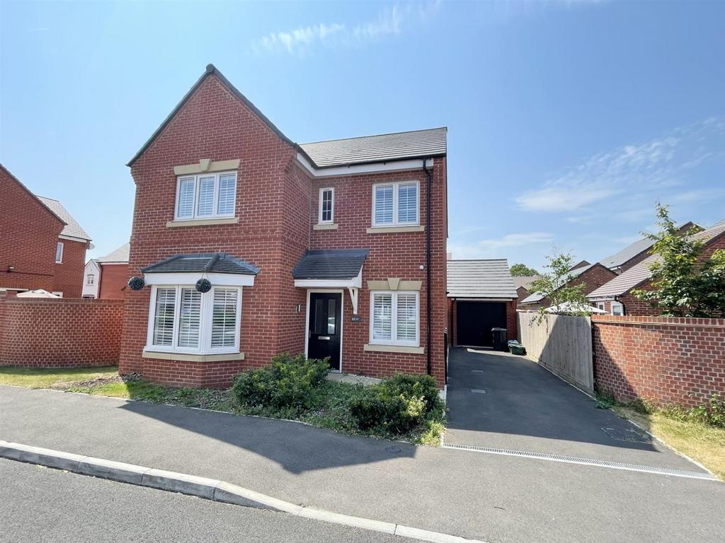 Estcourt Close, Gloucester 4 bed detached house for sale £470,000