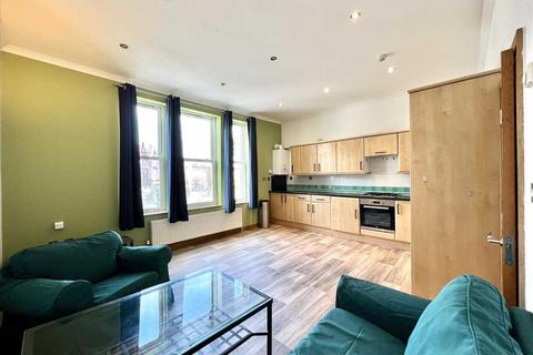 2 bedroom apartment to rent, Mitcham Lane