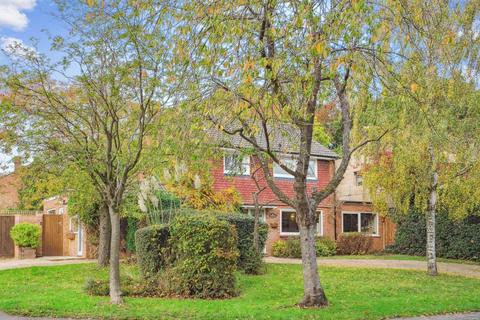 5 bedroom detached house for sale - Wattleton Road, Beaconsfield, HP9
