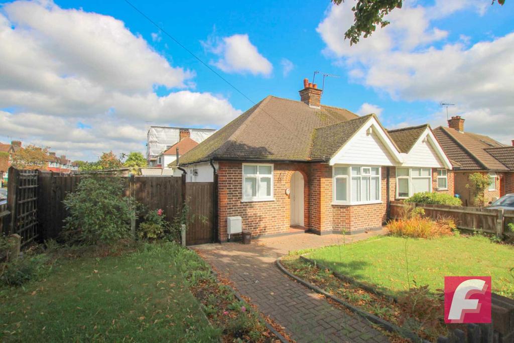 Balmoral Road, North Watford, WD24 2 bed semidetached bungalow £