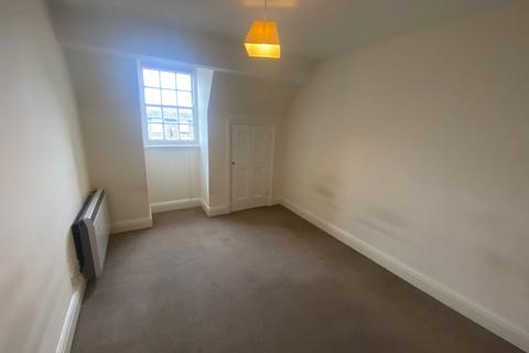 3 bedroom maisonette to rent, High Street, EN11