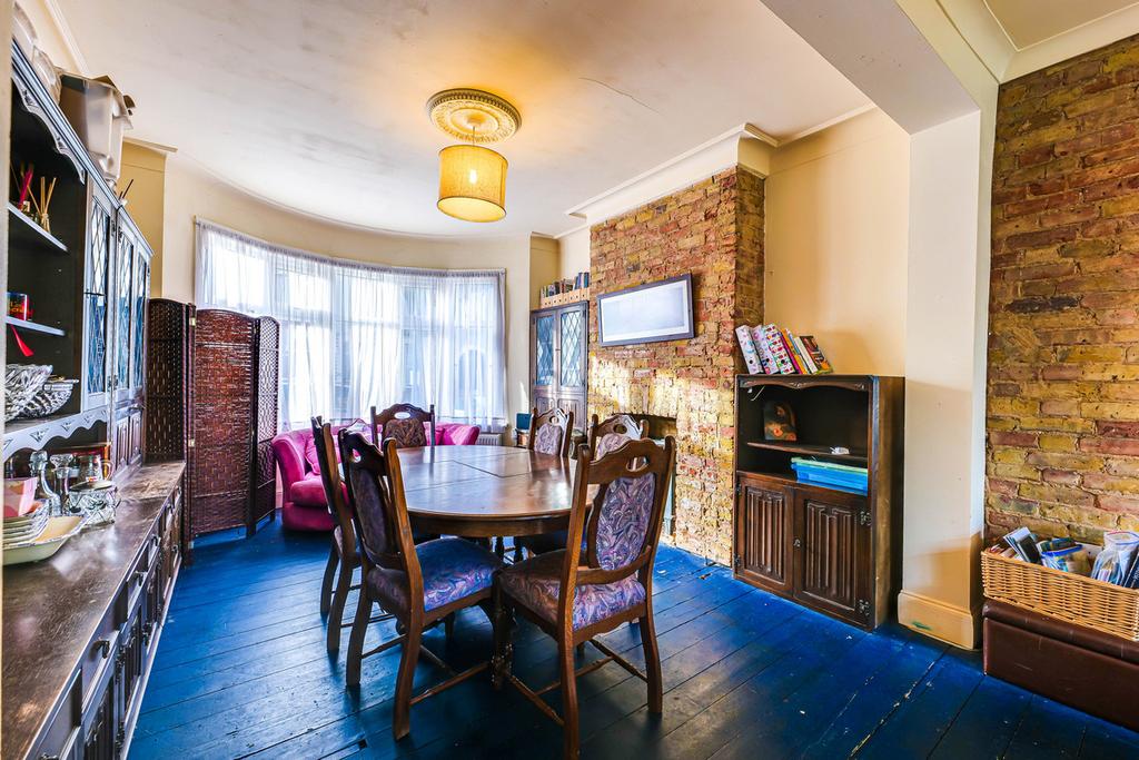 Inverness Avenue, Westcliffonsea, SS0 3 bed semidetached house £