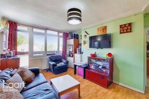 2 bedroom apartment for sale, Friern Road, East Dulwich, London