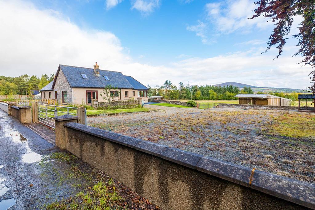 Kintail, Rothiemay, Huntly, AB54 7PE 4 bed detached house £400,000