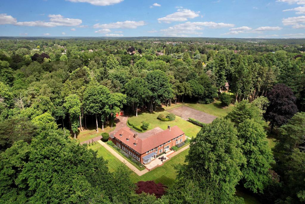 Nightingales Lane, Chalfont St Giles, Bucks, HP8. 6 bed property with