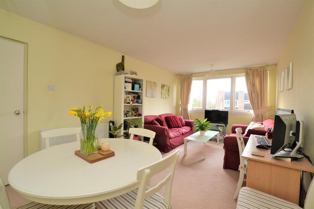 Milton Court, Wellesley Road, Twickenham, TW2 1 bed apartment £1,295