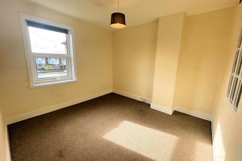 3 bedroom semi-detached house to rent, High Street, Colnbrook