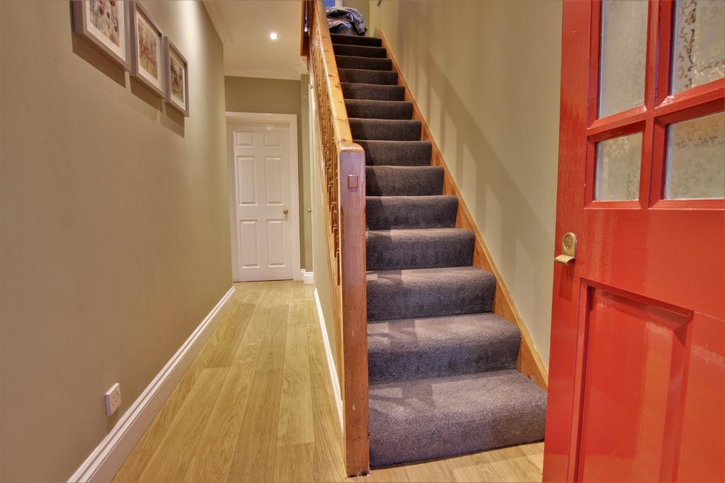 Crossway, Havant 3 bed semidetached house for sale £375,000