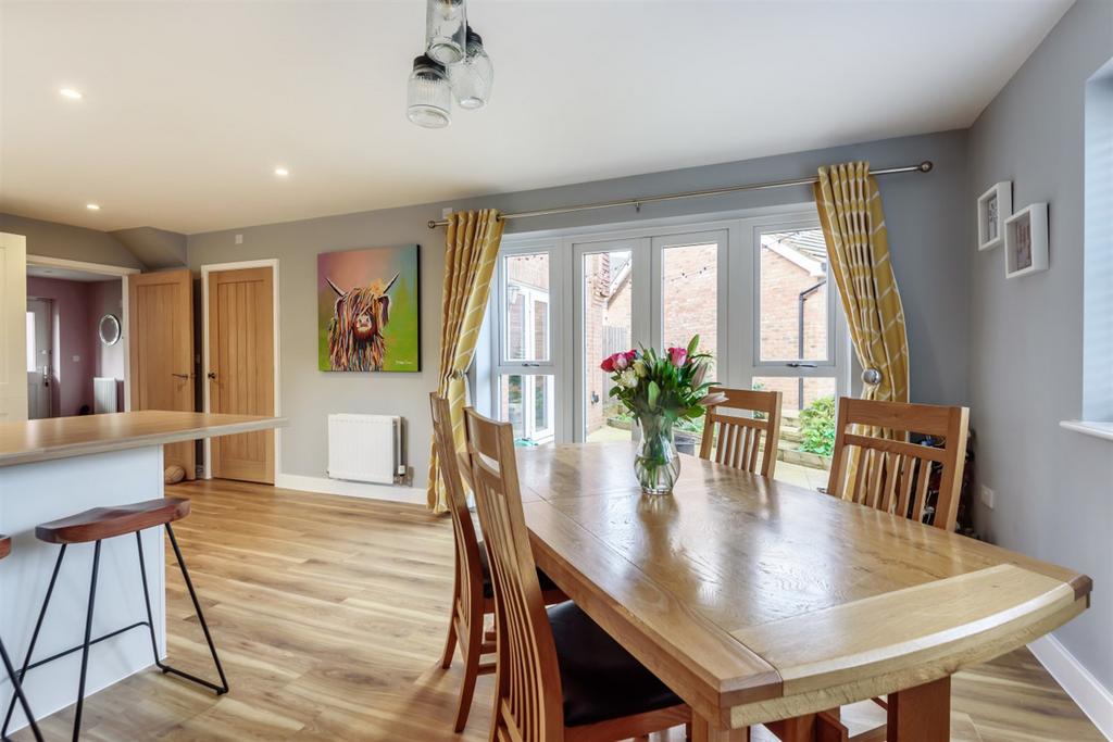 Kitchen / Dining Roo