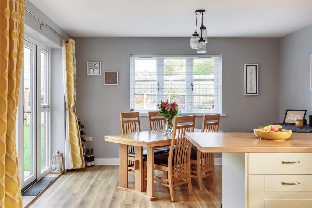 Kitchen / Dining Roo