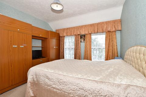107 Cowdray Square, Deal, CT14 9EU