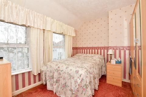 107 Cowdray Square, Deal, CT14 9EU