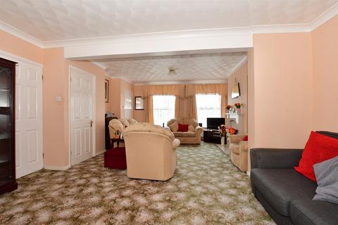 107 Cowdray Square, Deal, CT14 9EU