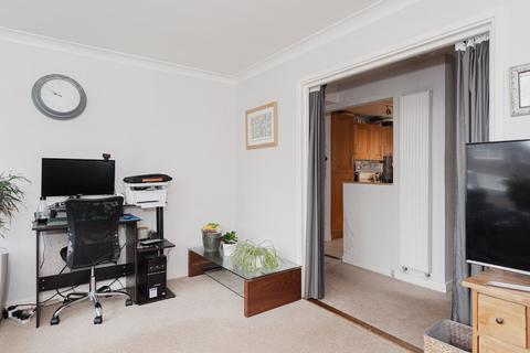 76 Windfield, Leatherhead, KT22 8UJ