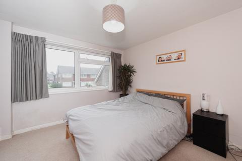 76 Windfield, Leatherhead, KT22 8UJ