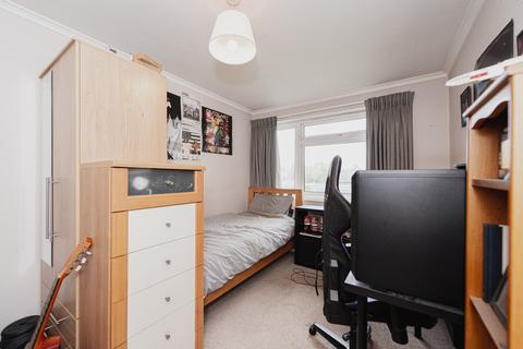 76 Windfield, Leatherhead, KT22 8UJ