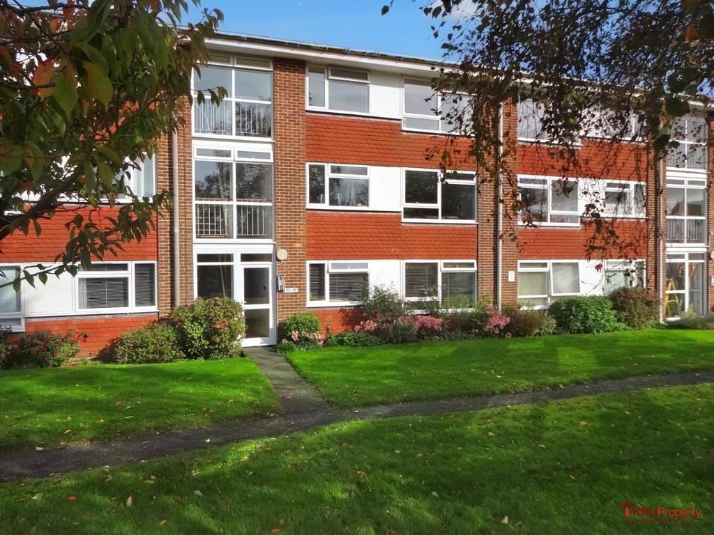 Holden Road,Southborough,Tunbridge... 2 bed flat £250,000