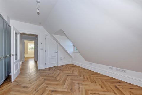 1 bedroom apartment to rent - Fairmile Lane, Cobham, Surrey, KT11