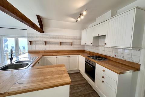 2 bedroom flat to rent, King Street, Bideford, Devon, EX39 2JF