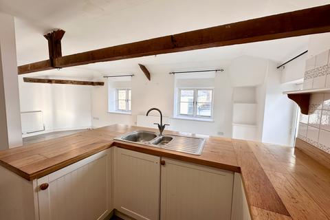 2 bedroom flat to rent, King Street, Bideford, Devon, EX39 2JF