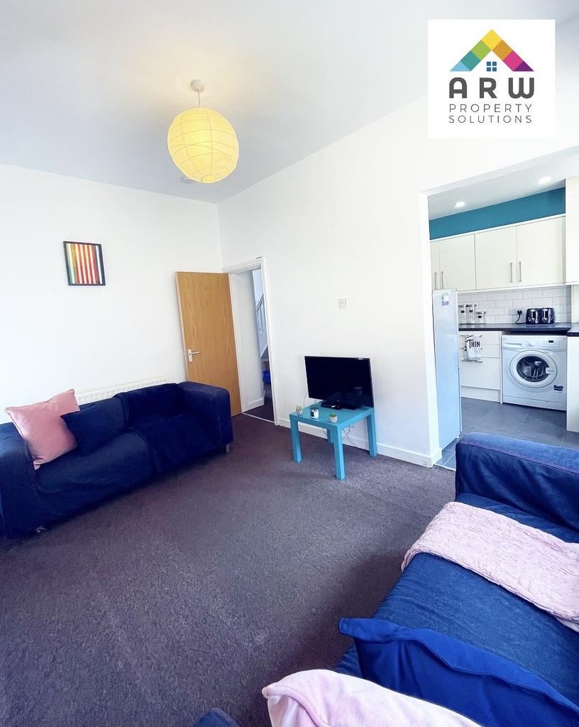 Brookdale Road, Liverpool... 4 bed terraced house £433 pcm (£100 pw)