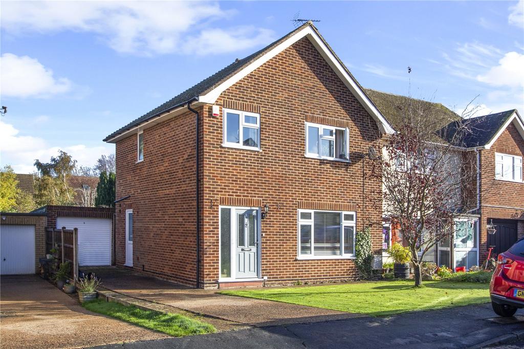 Cricketers Drive, Meopham, Kent, DA13 3 bed semidetached house £500,000