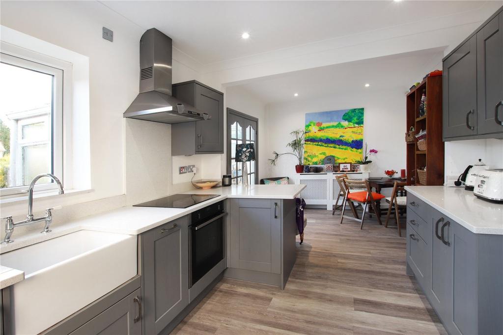 Cricketers Drive, Meopham, Kent, DA13 3 bed semidetached house £500,000