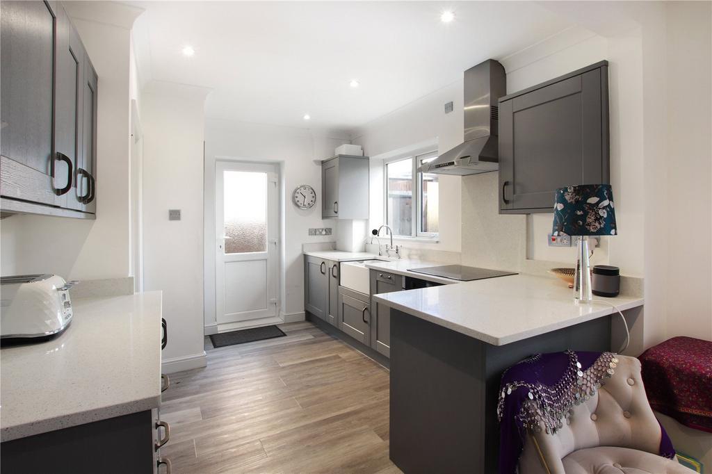 Cricketers Drive, Meopham, Kent, DA13 3 bed semidetached house £500,000