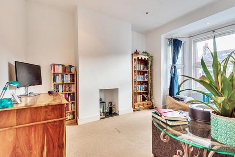 68b Quicks Road, London, SW19 1EX